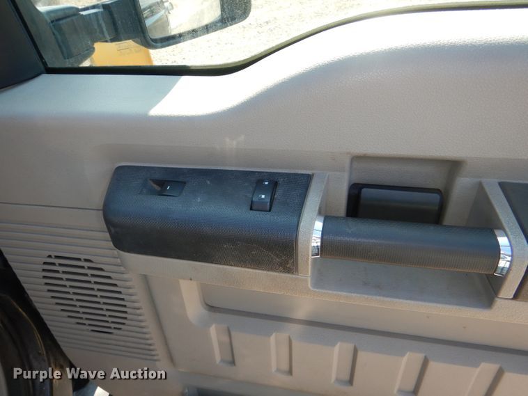 image for item DI2722 2009 Ford F250 Super Duty XL SuperCab pickup truck