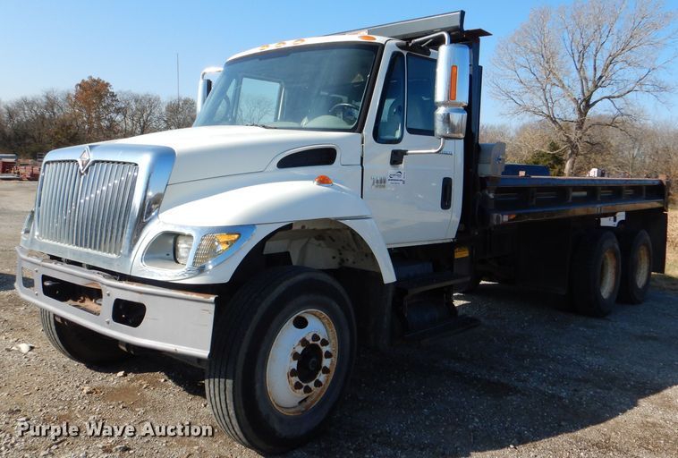 image for item DI2723 2004 International 7400 dump truck