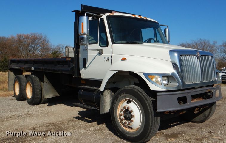 image for item DI2723 2004 International 7400 dump truck