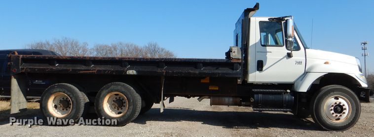 image for item DI2723 2004 International 7400 dump truck