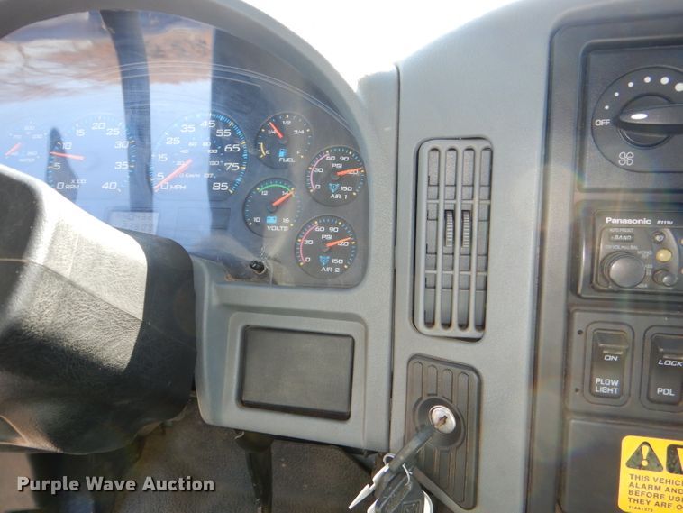 image for item DI2723 2004 International 7400 dump truck