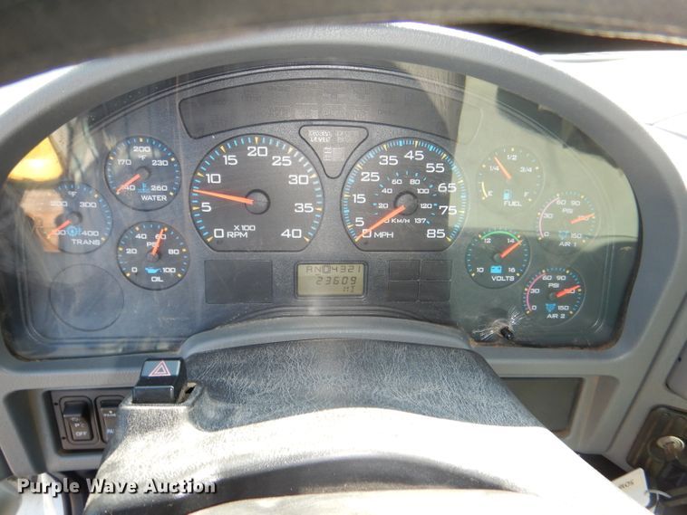 image for item DI2723 2004 International 7400 dump truck