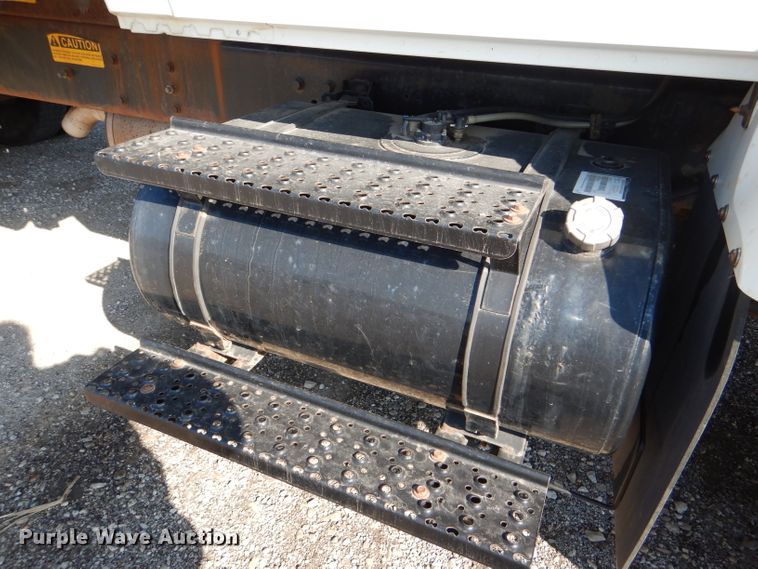 image for item DI2723 2004 International 7400 dump truck