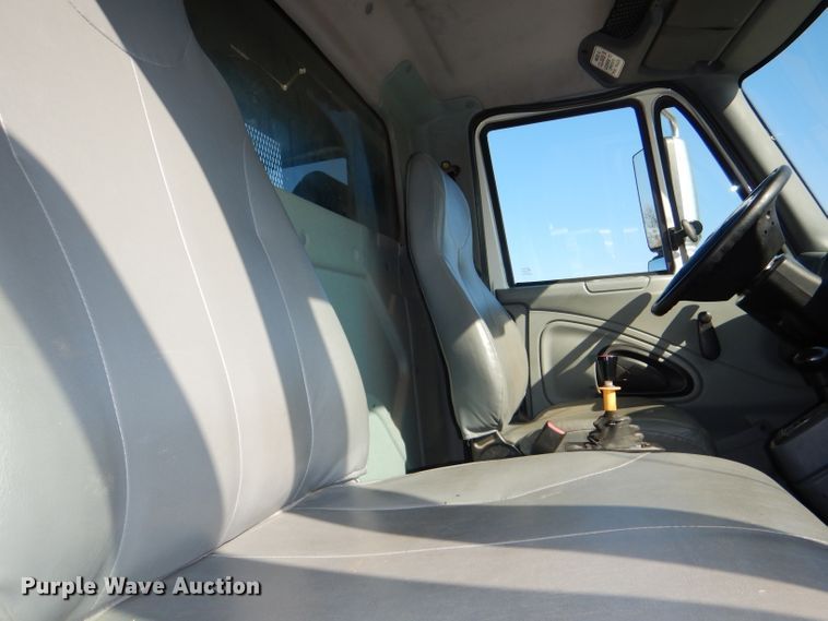 image for item DI2723 2004 International 7400 dump truck