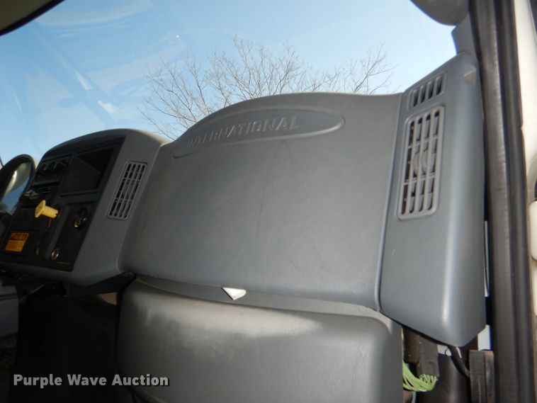 image for item DI2723 2004 International 7400 dump truck