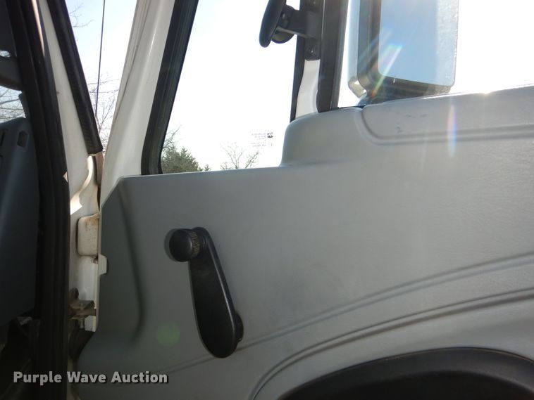 image for item DI2723 2004 International 7400 dump truck