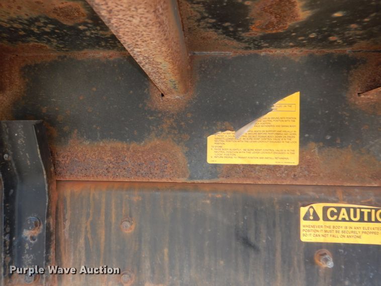 image for item DI2723 2004 International 7400 dump truck