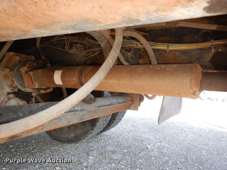 image for item DI2723 2004 International 7400 dump truck