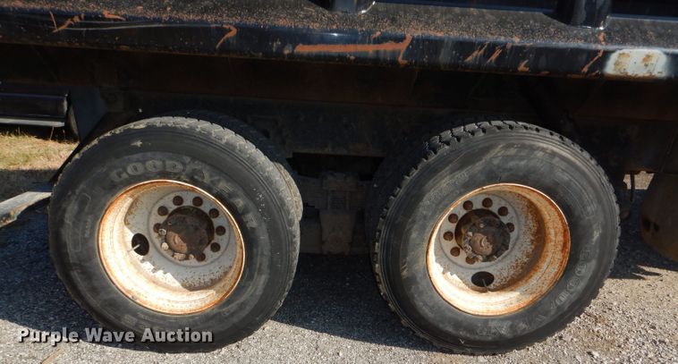 image for item DI2723 2004 International 7400 dump truck