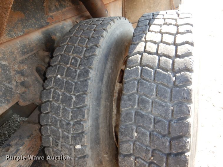 image for item DI2723 2004 International 7400 dump truck