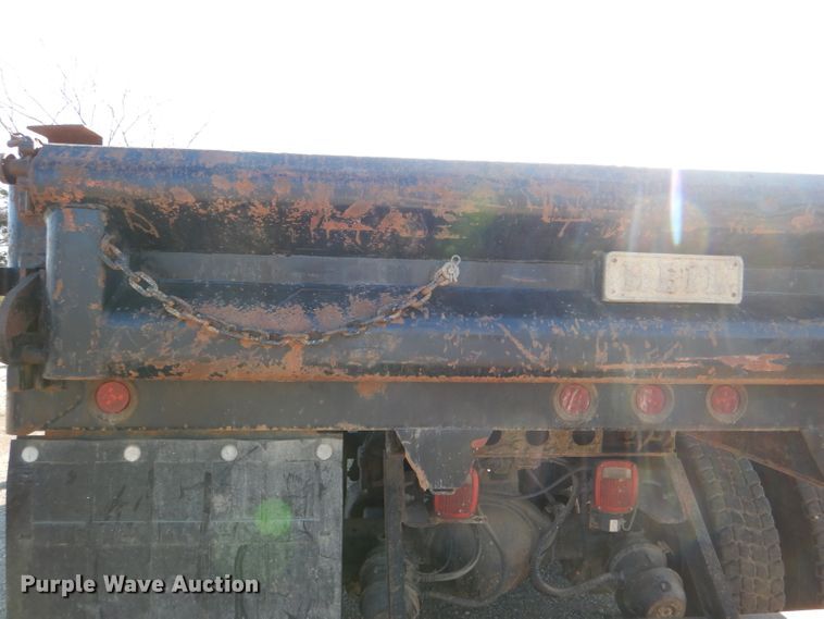 image for item DI2723 2004 International 7400 dump truck