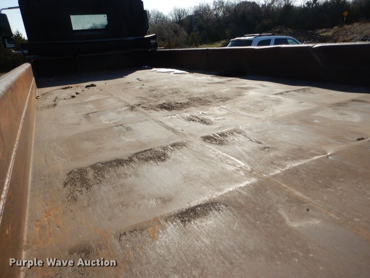 image for item DI2723 2004 International 7400 dump truck