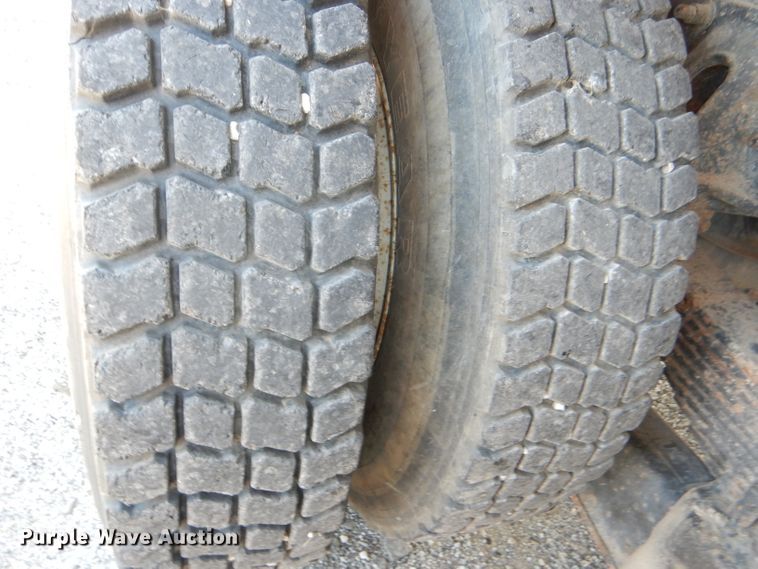 image for item DI2723 2004 International 7400 dump truck