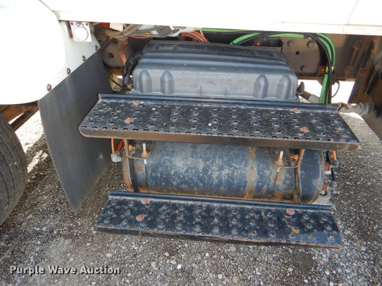 image for item DI2723 2004 International 7400 dump truck