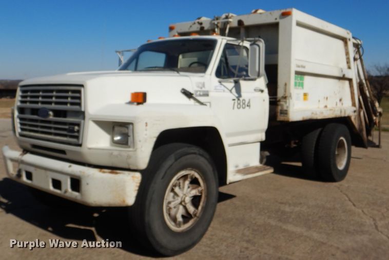 image for item DI2741 1991 Ford F700 refuse truck