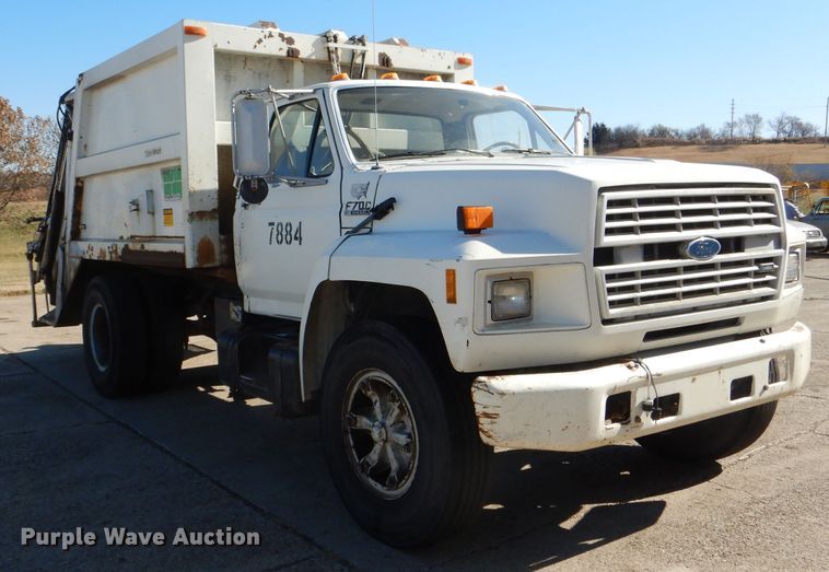 image for item DI2741 1991 Ford F700 refuse truck