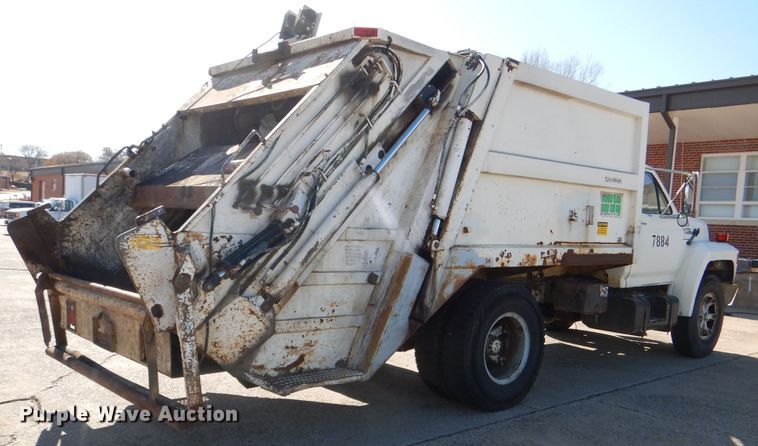 image for item DI2741 1991 Ford F700 refuse truck