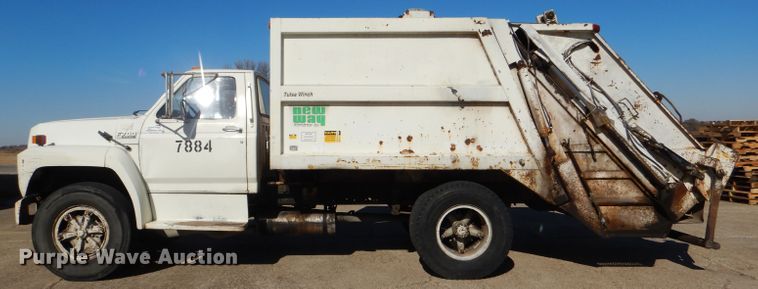 image for item DI2741 1991 Ford F700 refuse truck