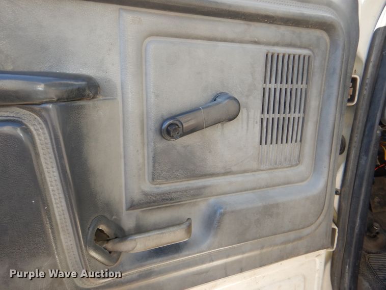 image for item DI2741 1991 Ford F700 refuse truck