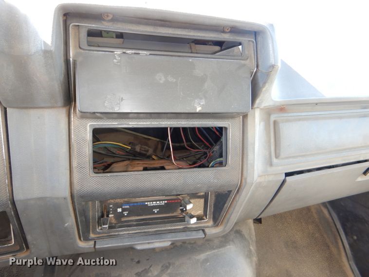 image for item DI2741 1991 Ford F700 refuse truck