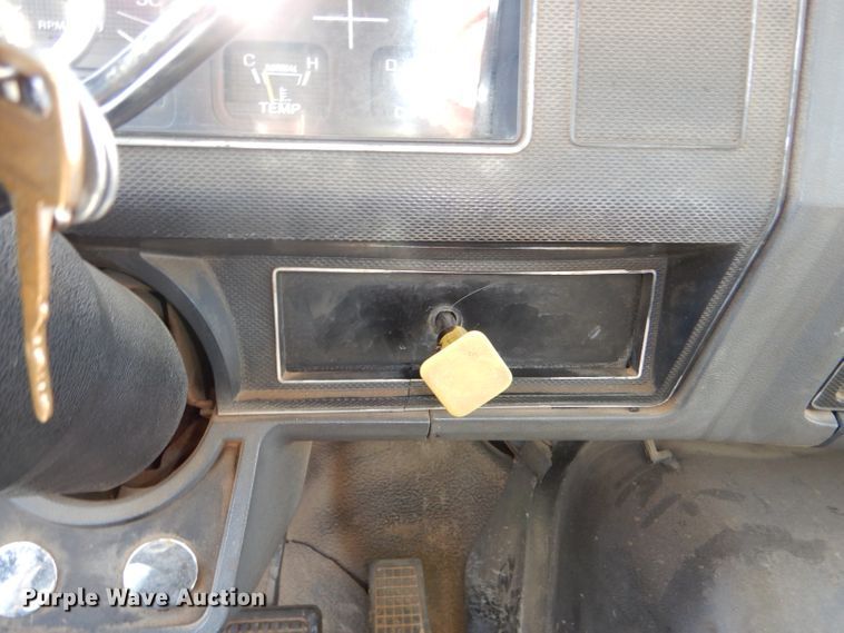 image for item DI2741 1991 Ford F700 refuse truck