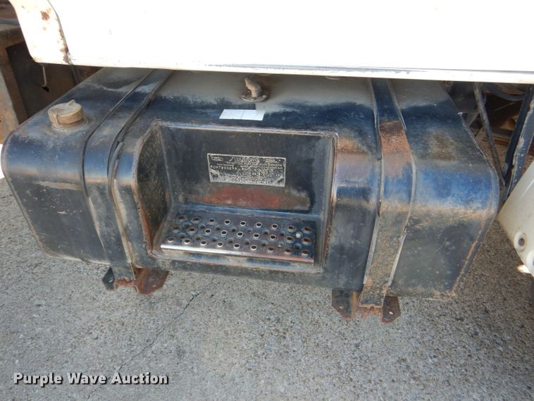 image for item DI2741 1991 Ford F700 refuse truck