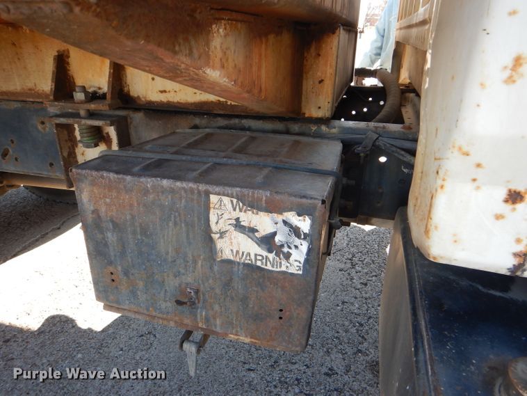 image for item DI2741 1991 Ford F700 refuse truck