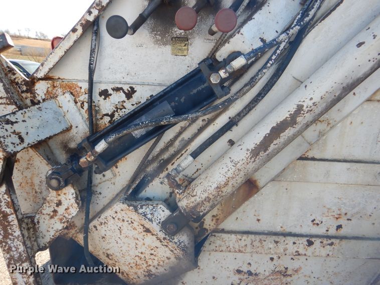 image for item DI2741 1991 Ford F700 refuse truck