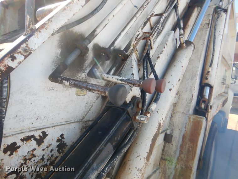 image for item DI2741 1991 Ford F700 refuse truck