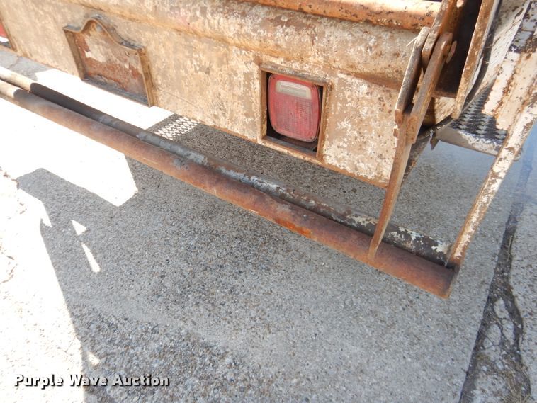 image for item DI2741 1991 Ford F700 refuse truck