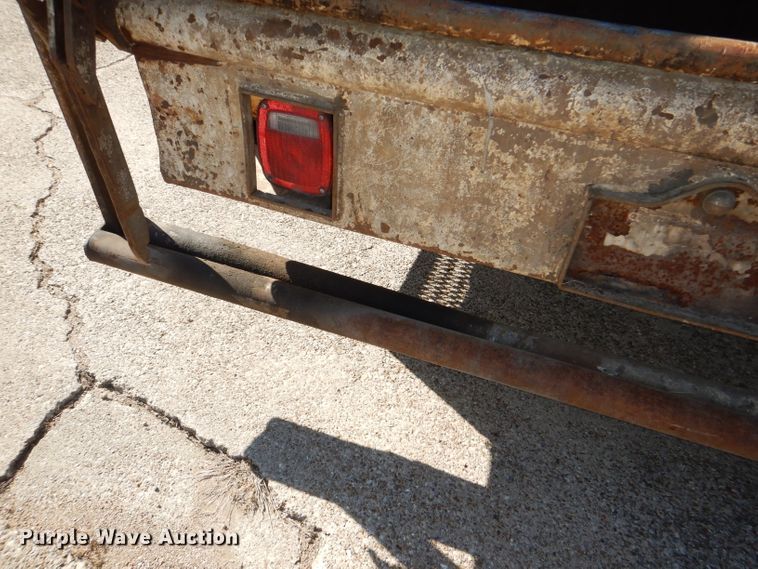 image for item DI2741 1991 Ford F700 refuse truck