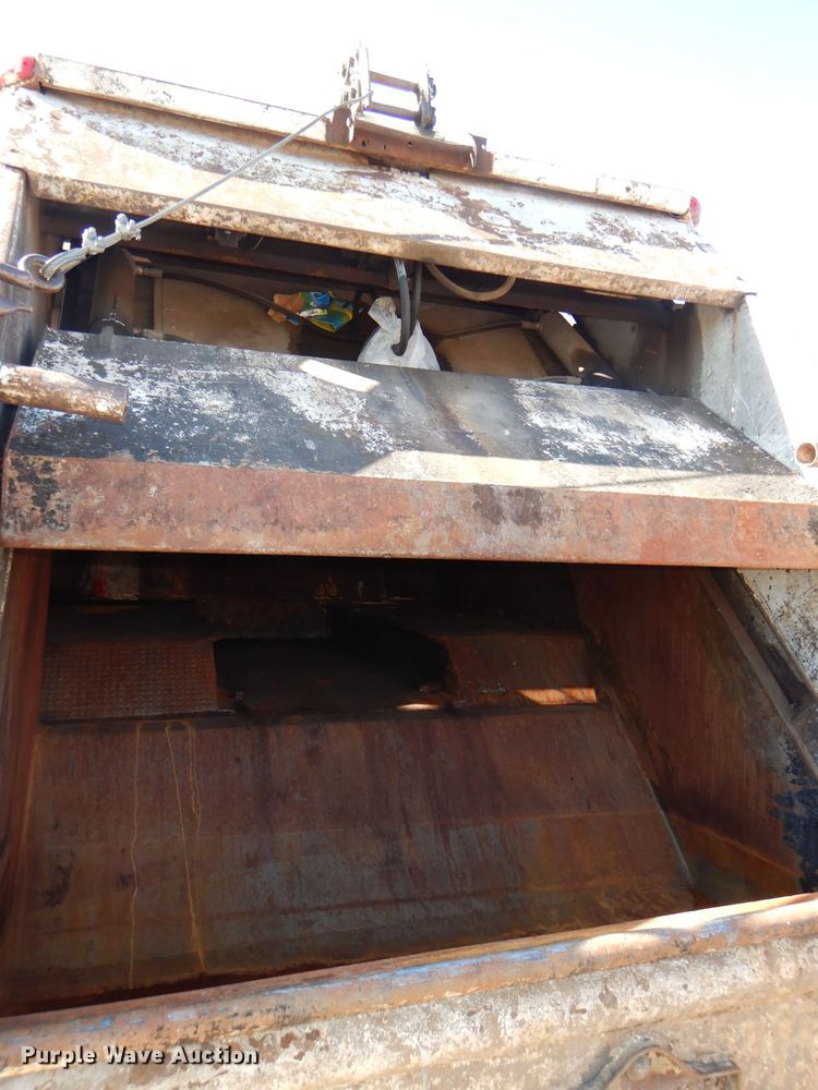 image for item DI2741 1991 Ford F700 refuse truck