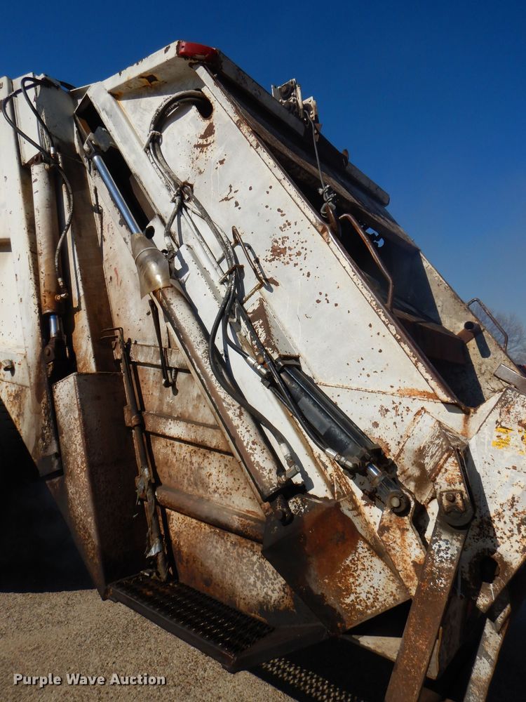 image for item DI2741 1991 Ford F700 refuse truck