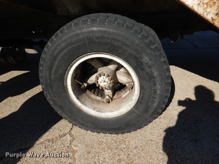 image for item DI2741 1991 Ford F700 refuse truck