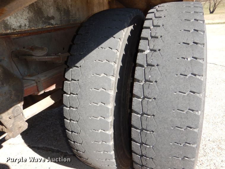 image for item DI2741 1991 Ford F700 refuse truck