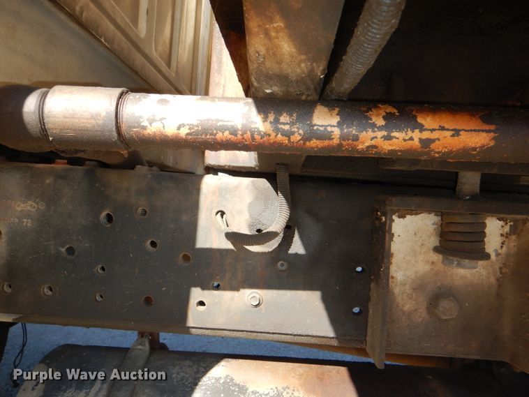 image for item DI2741 1991 Ford F700 refuse truck