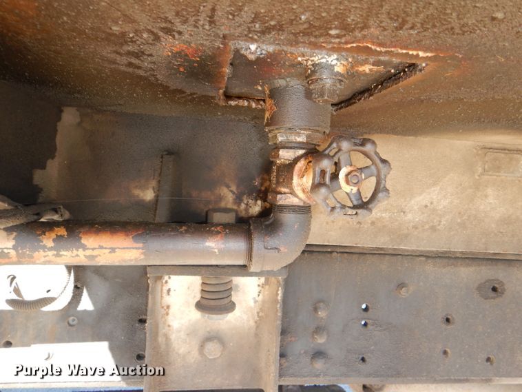 image for item DI2741 1991 Ford F700 refuse truck