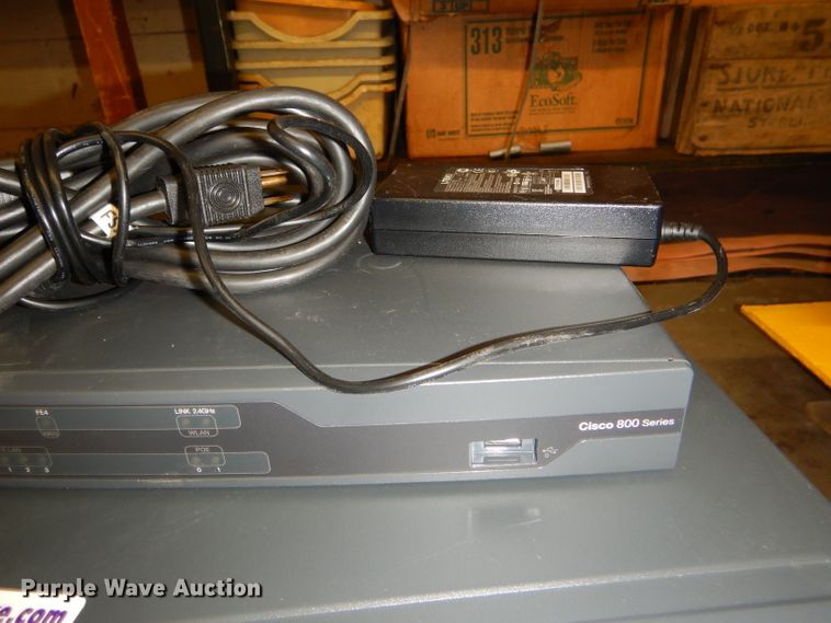 image for item DY9380 (3) Cisco routers