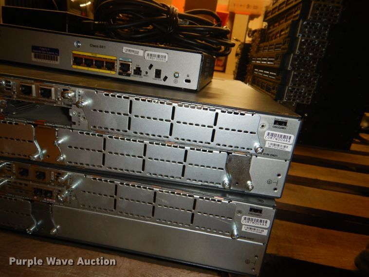 image for item DY9380 (3) Cisco routers