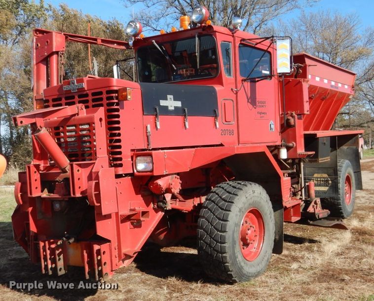 image for item EC9063 1988 Oshkosh P-256-SP spreader truck