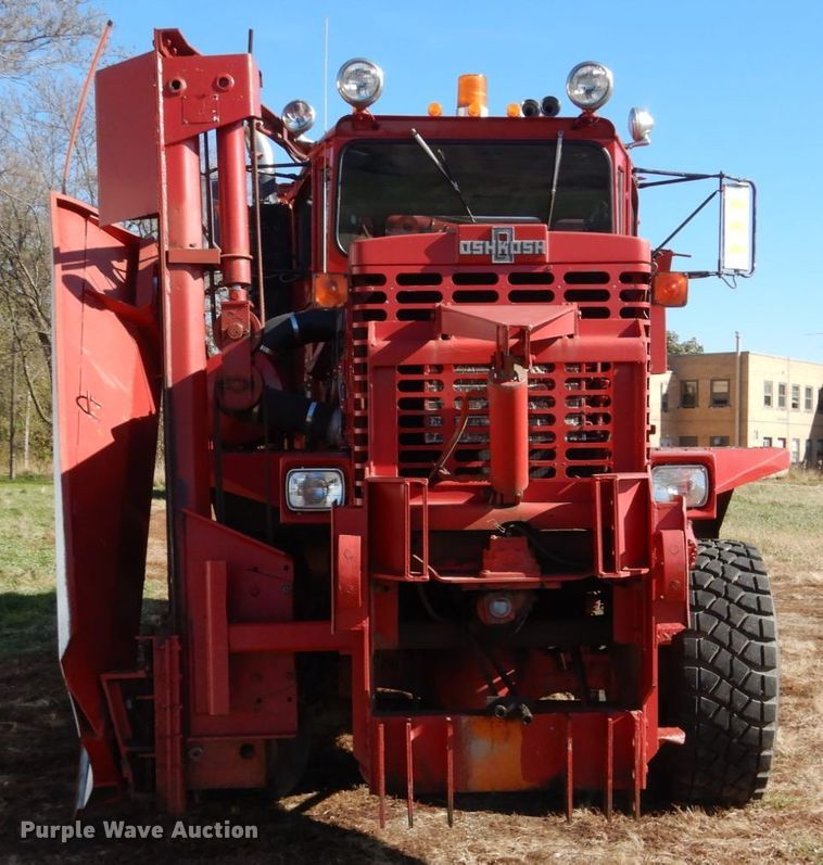 image for item EC9063 1988 Oshkosh P-256-SP spreader truck