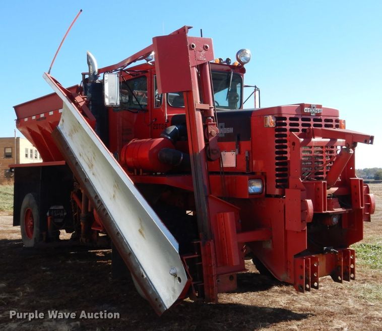 image for item EC9063 1988 Oshkosh P-256-SP spreader truck