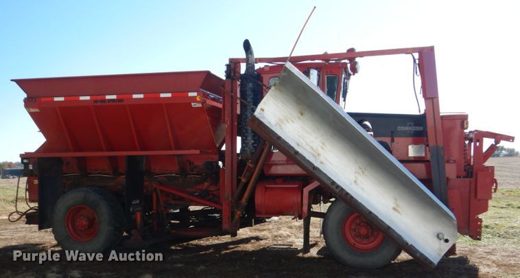 image for item EC9063 1988 Oshkosh P-256-SP spreader truck