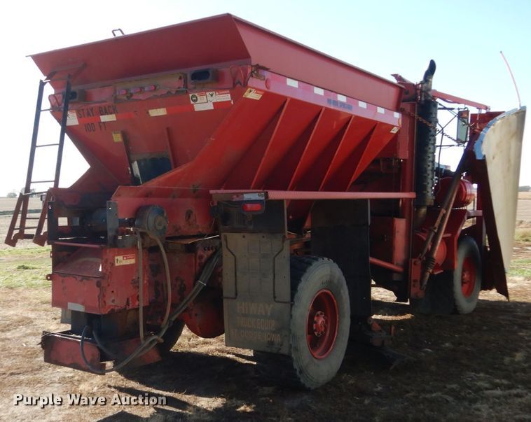 image for item EC9063 1988 Oshkosh P-256-SP spreader truck