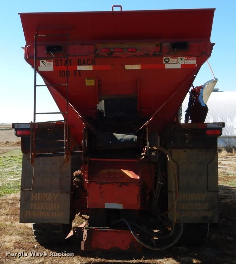 image for item EC9063 1988 Oshkosh P-256-SP spreader truck