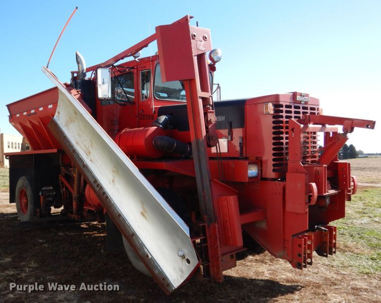 image for item EC9063 1988 Oshkosh P-256-SP spreader truck