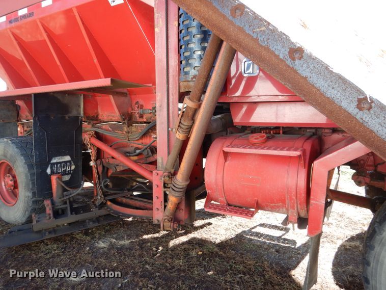 image for item EC9063 1988 Oshkosh P-256-SP spreader truck