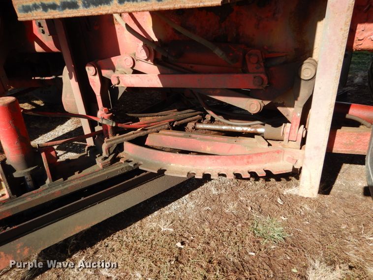 image for item EC9063 1988 Oshkosh P-256-SP spreader truck