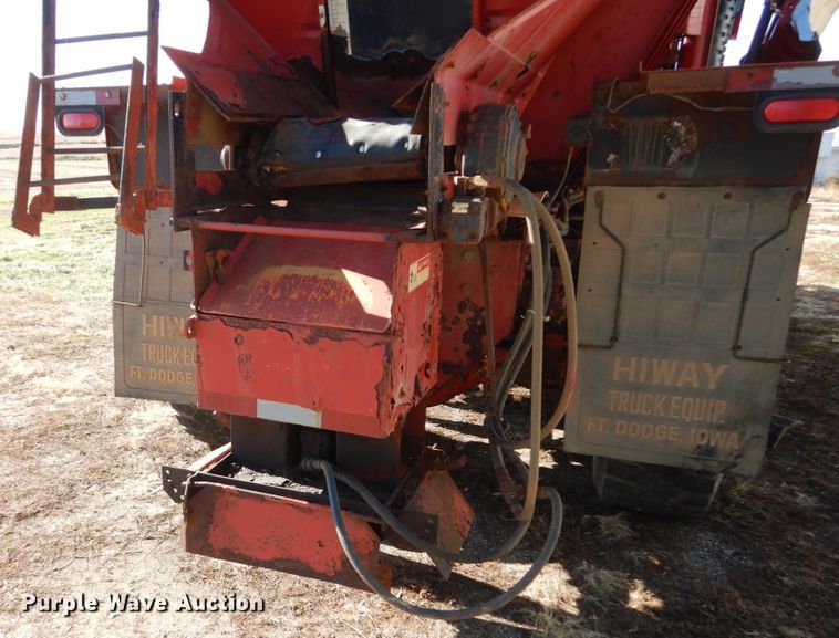 image for item EC9063 1988 Oshkosh P-256-SP spreader truck