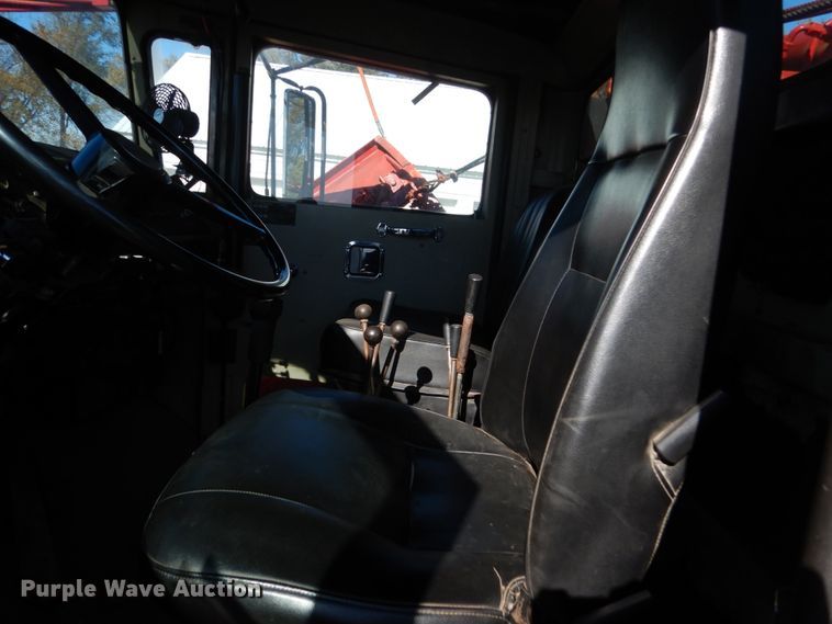 image for item EC9063 1988 Oshkosh P-256-SP spreader truck